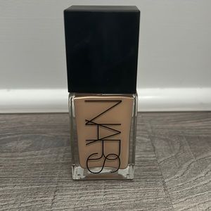 NARS Deauville L4 Light Reflecting Foundation